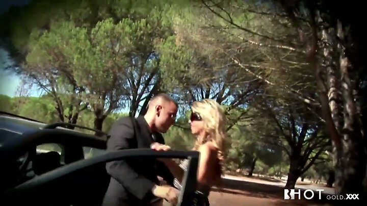 Hotgold Hot Blonde MILF Fucking the driver outdoors