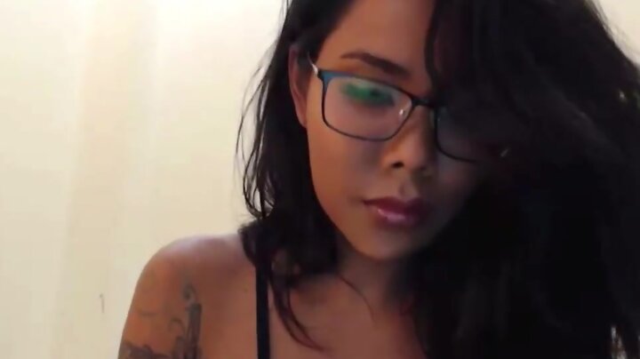Areeya Miyabi on webcam
