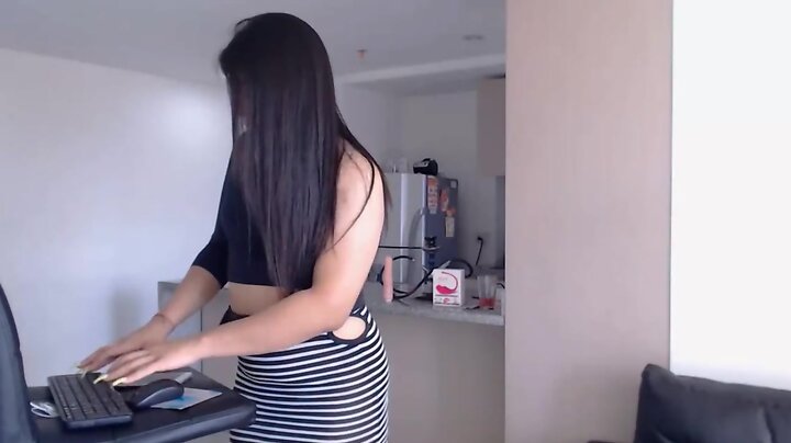 Young Latin Big-Assed Shemale Enjoys Solo Masturbation on Webcam