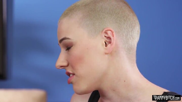 Bisexual transsexual beauty hammered her bald girlfriend