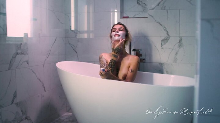 Great trans model takes a bath & shaves