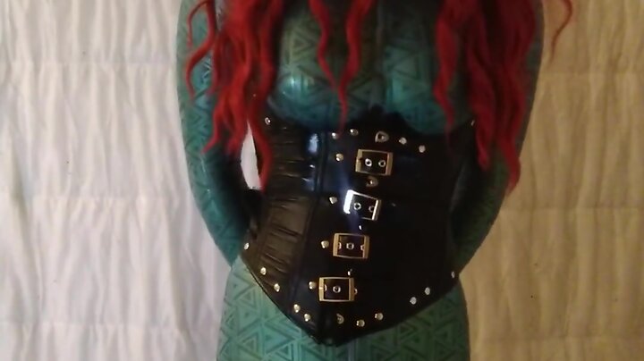 Redhead doll with latex vibrates